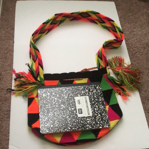 Authentic Handmade Colombian Wayuu Handbag - Picture 4 of 4